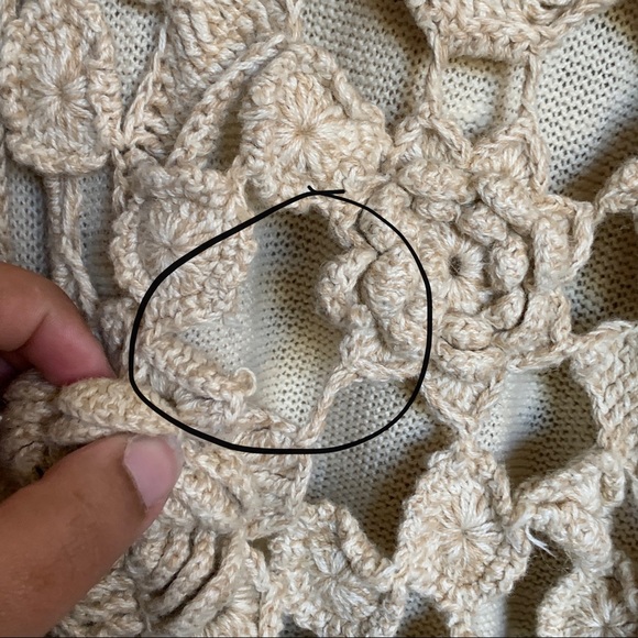 TLC- Beige 3D Knit Flower Cardigan size Small - Picture 3 of 5